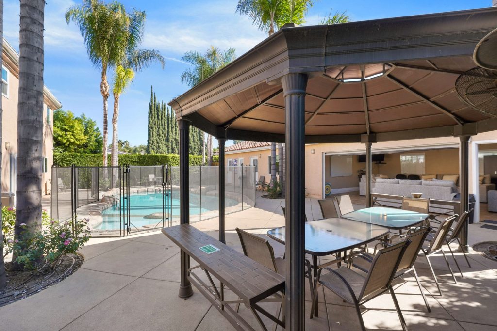 Detox Reseda Gazebo