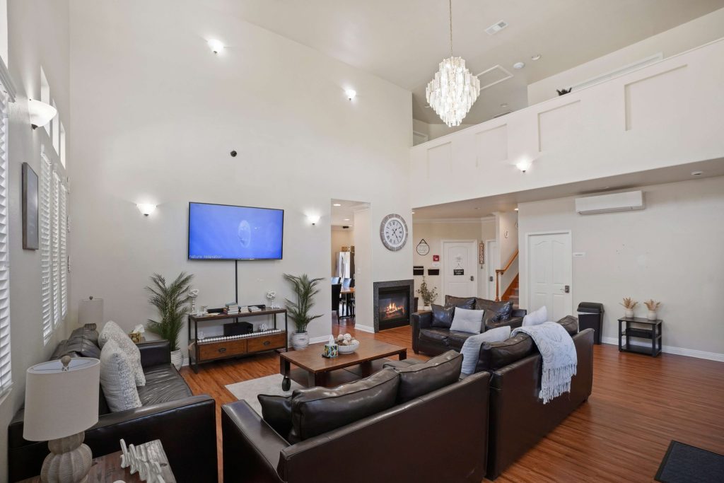 Detox Reseda Living Room