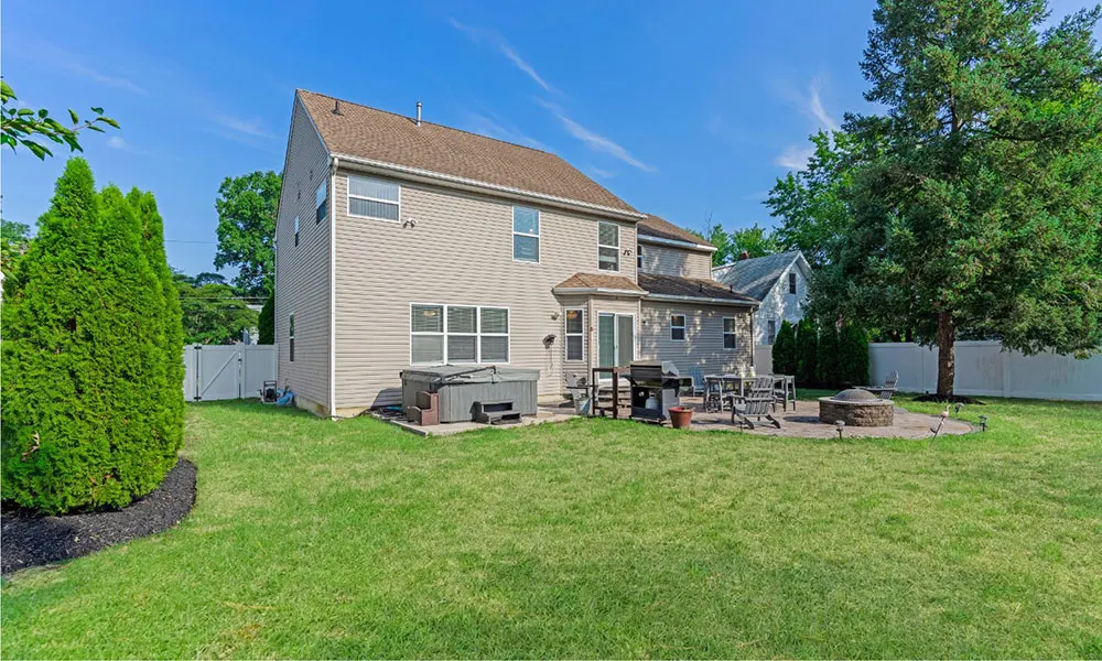 Female Sober Living Backyard Overview